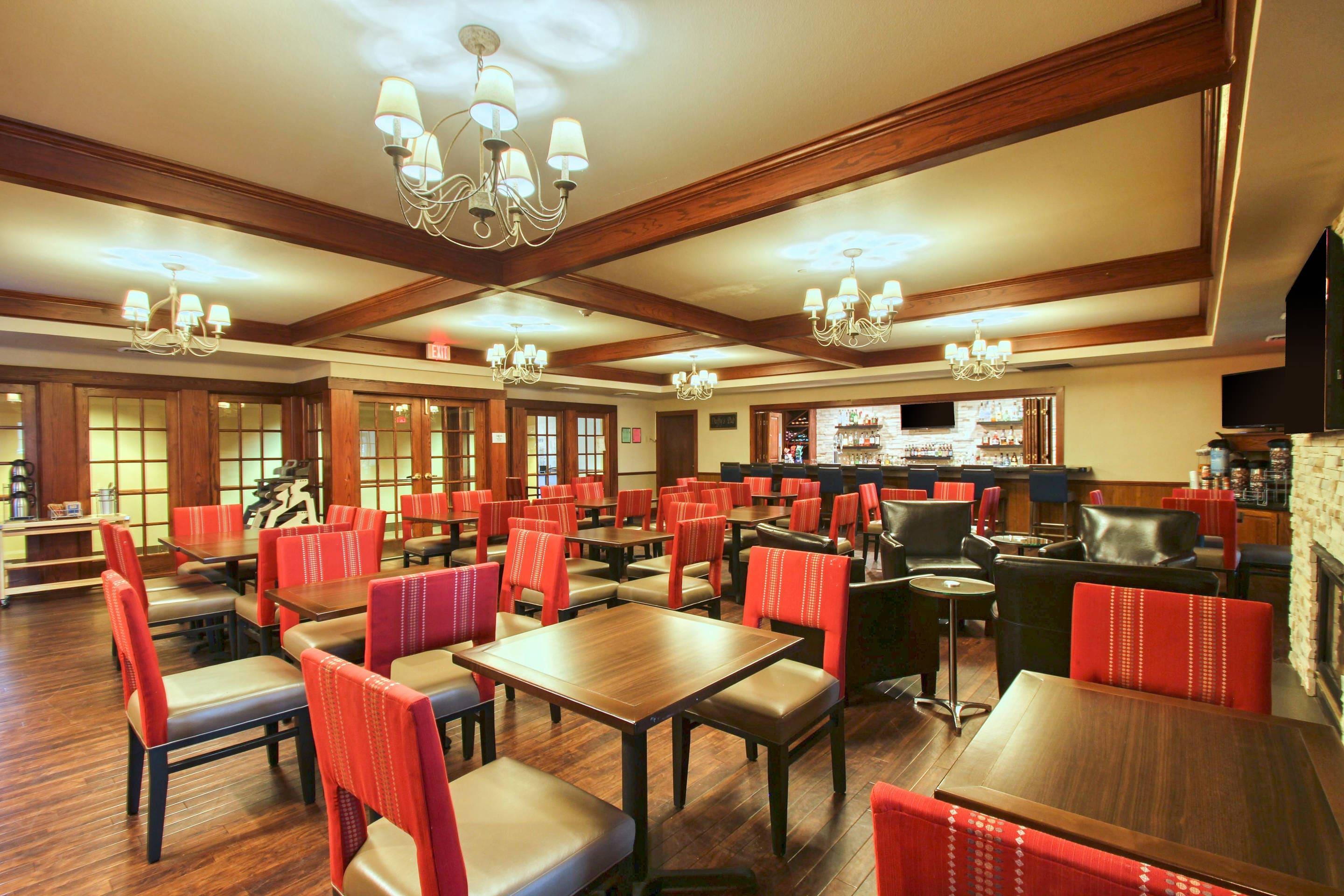 Hotel bar | Comfort Suites Milwaukee Airport