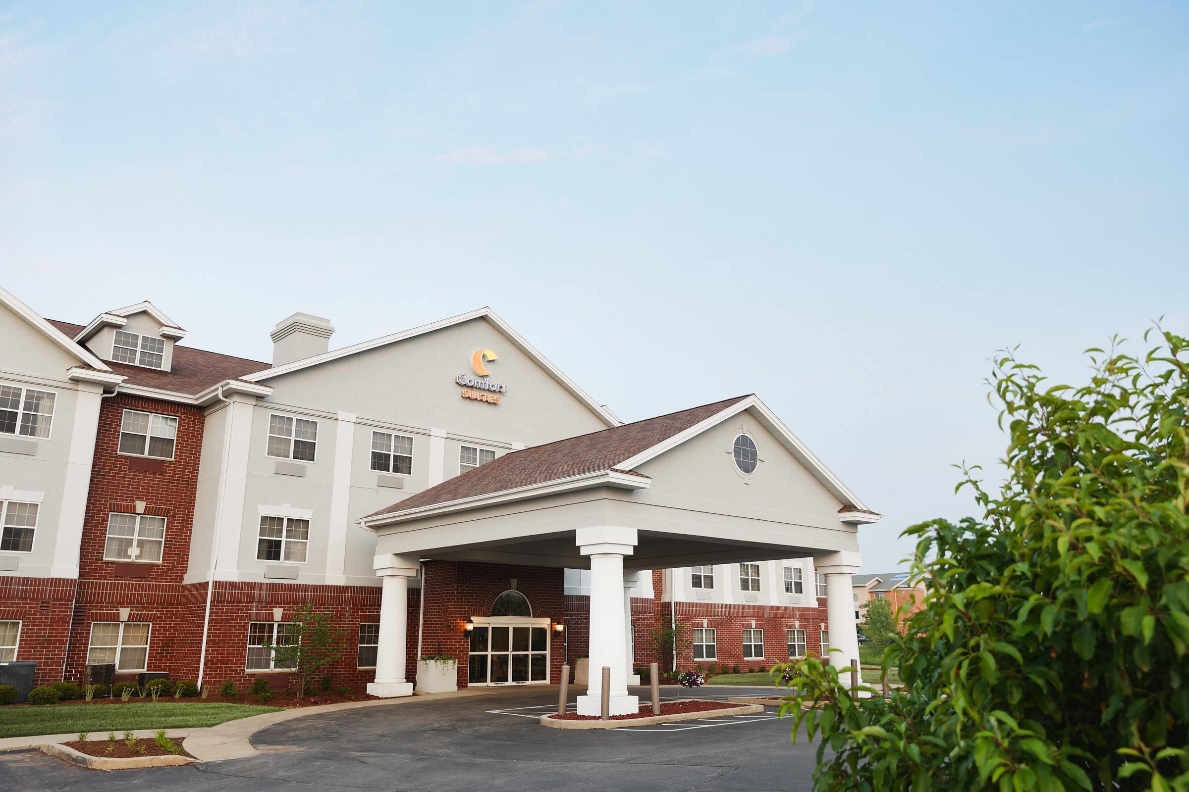 Hotel exterior | Comfort Suites Milwaukee Airport