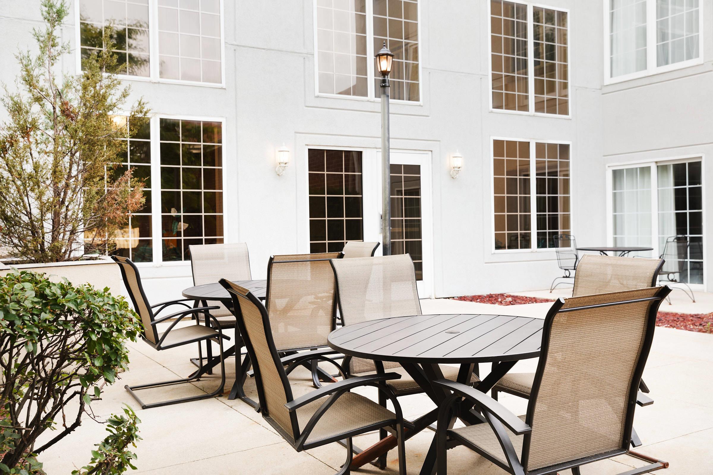 Patio | Comfort Suites Milwaukee Airport