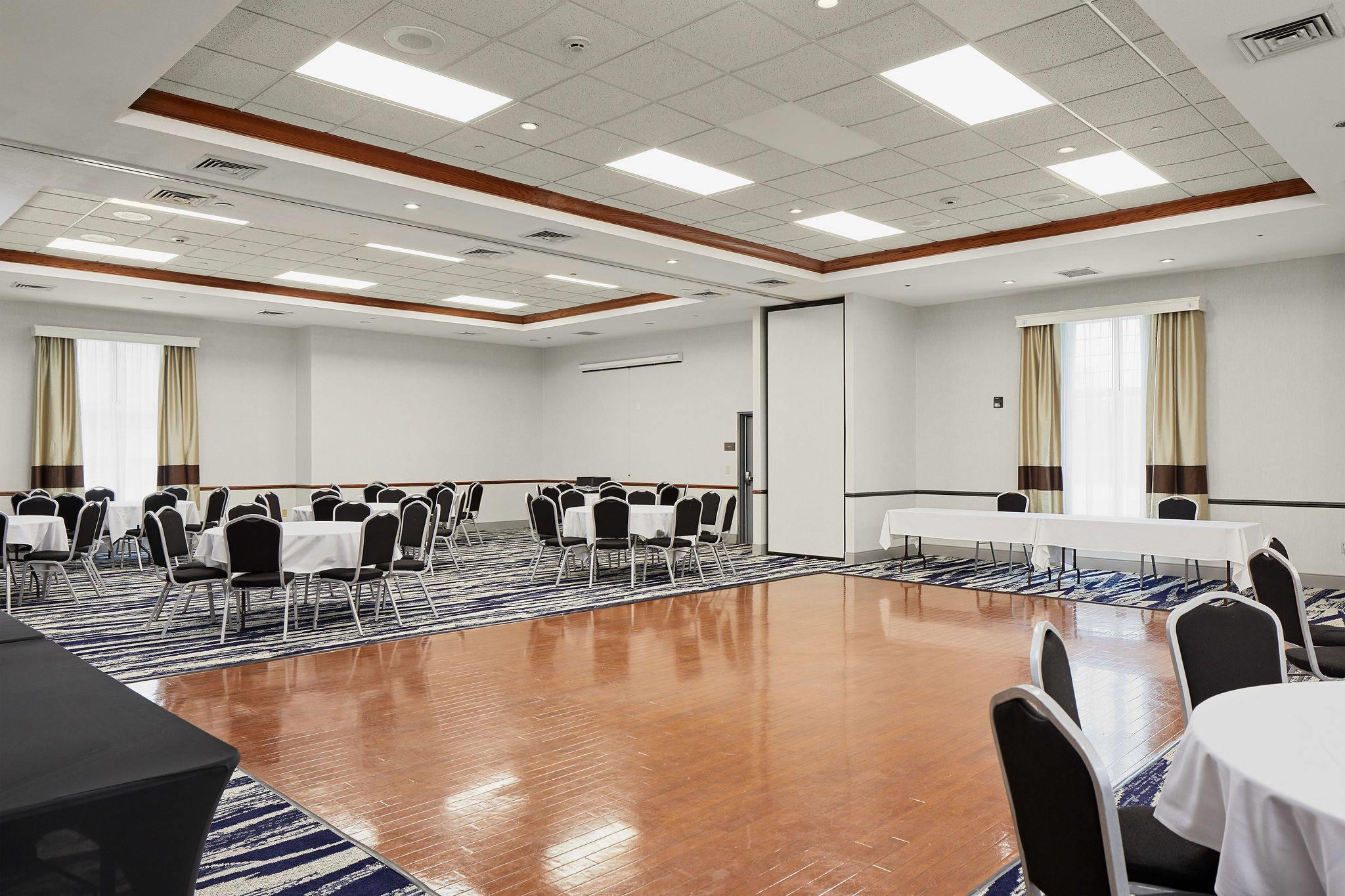 Ballroom | Comfort Suites Milwaukee Airport