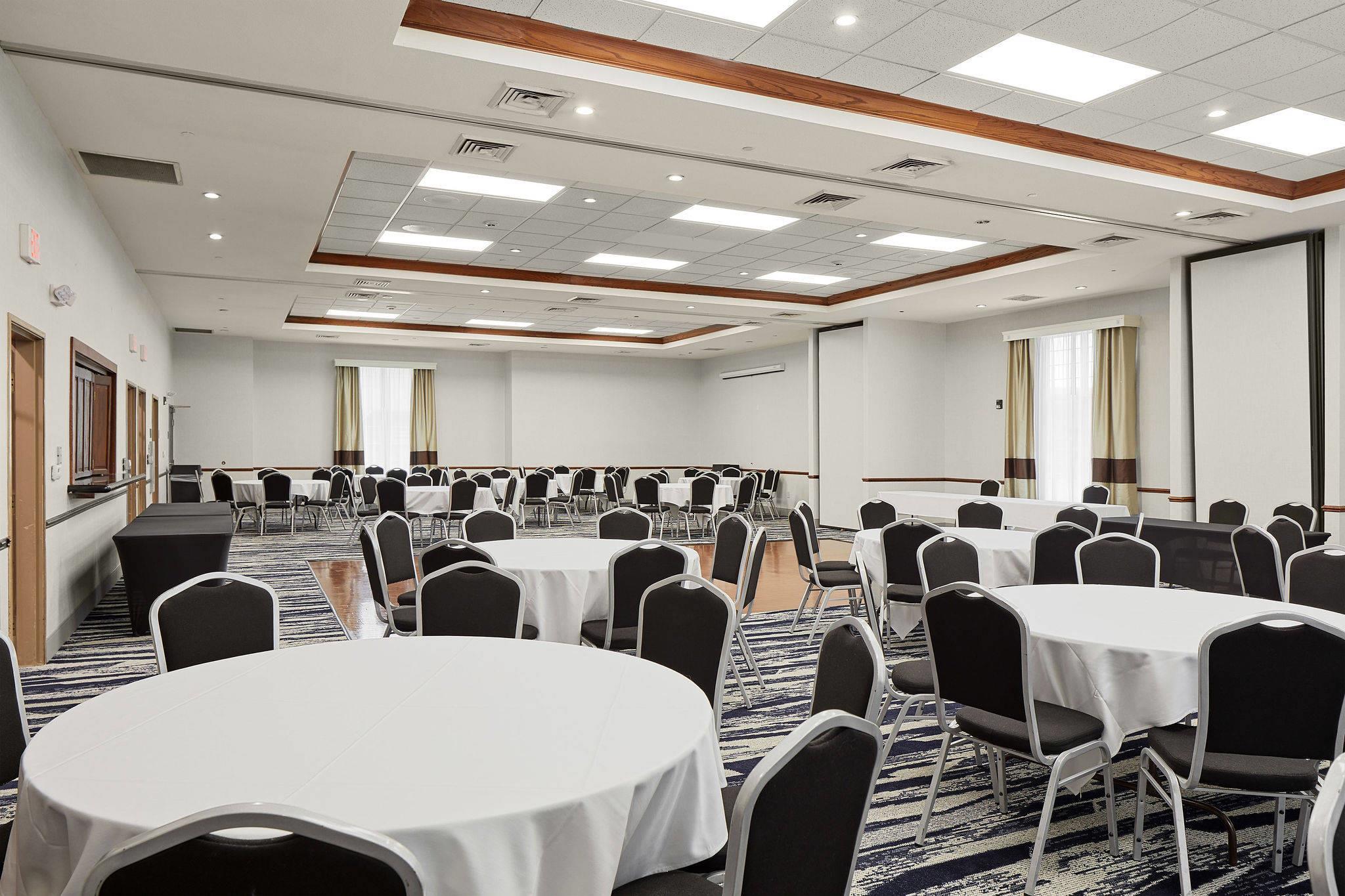 Banquet room | Comfort Suites Milwaukee Airport