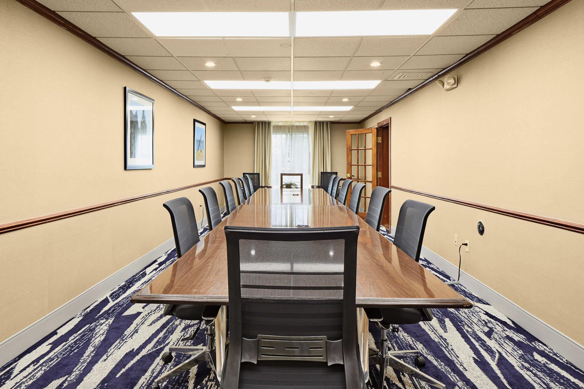 Boardroom | Comfort Suites Milwaukee Airport