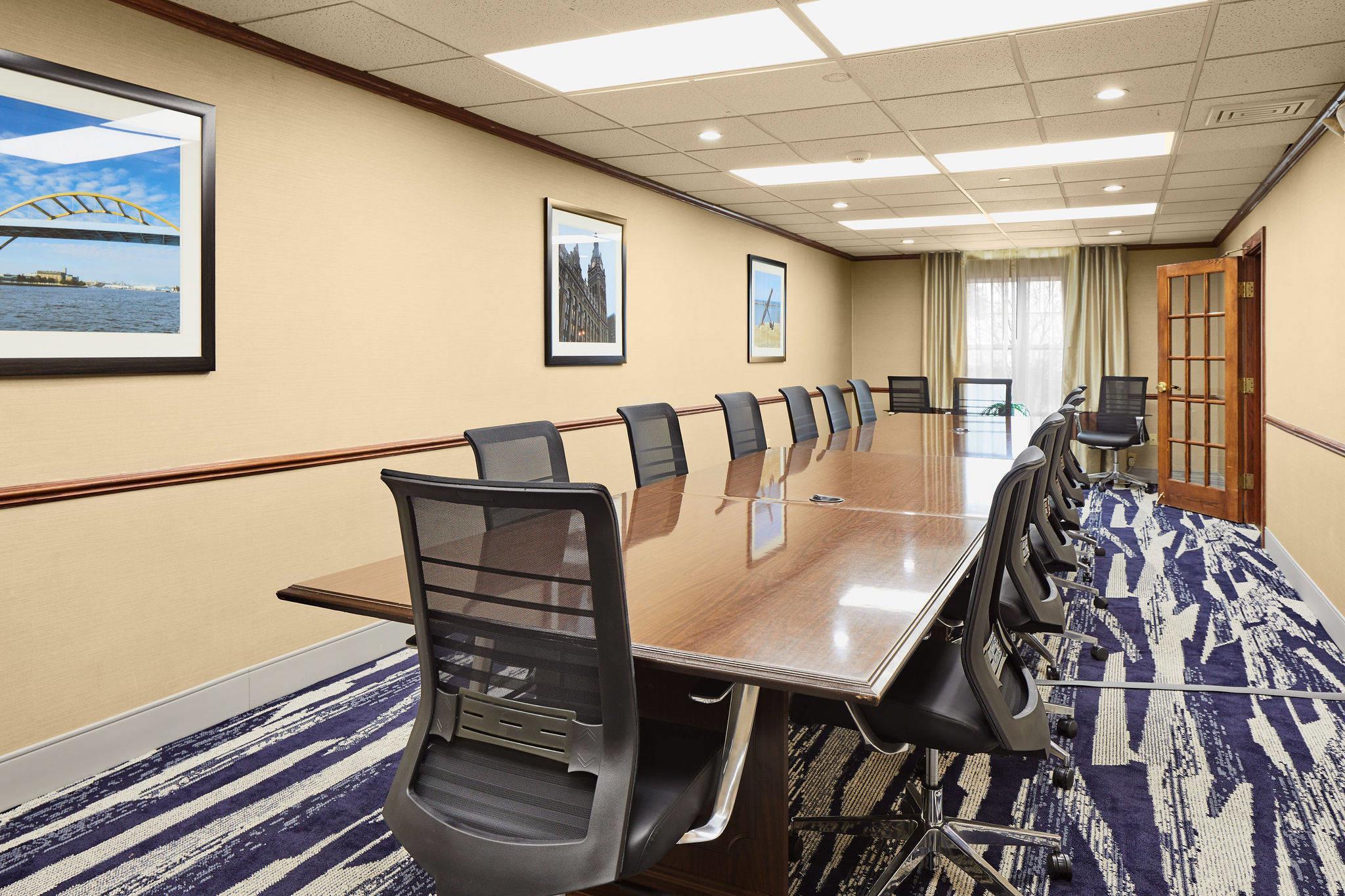 Boardroom | Comfort Suites Milwaukee Airport