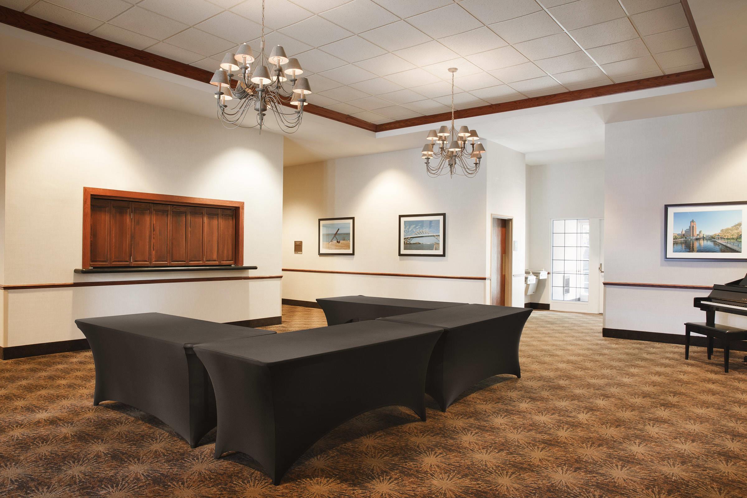 Conference Room | Comfort Suites Milwaukee Airport
