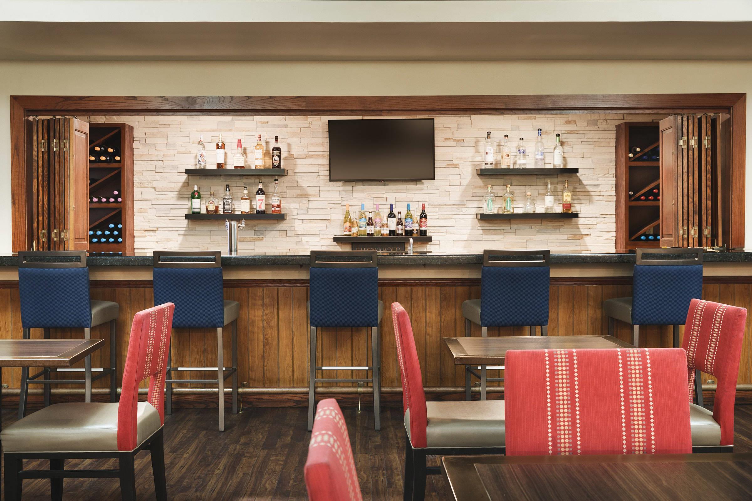 Bar | Comfort Suites Milwaukee Airport