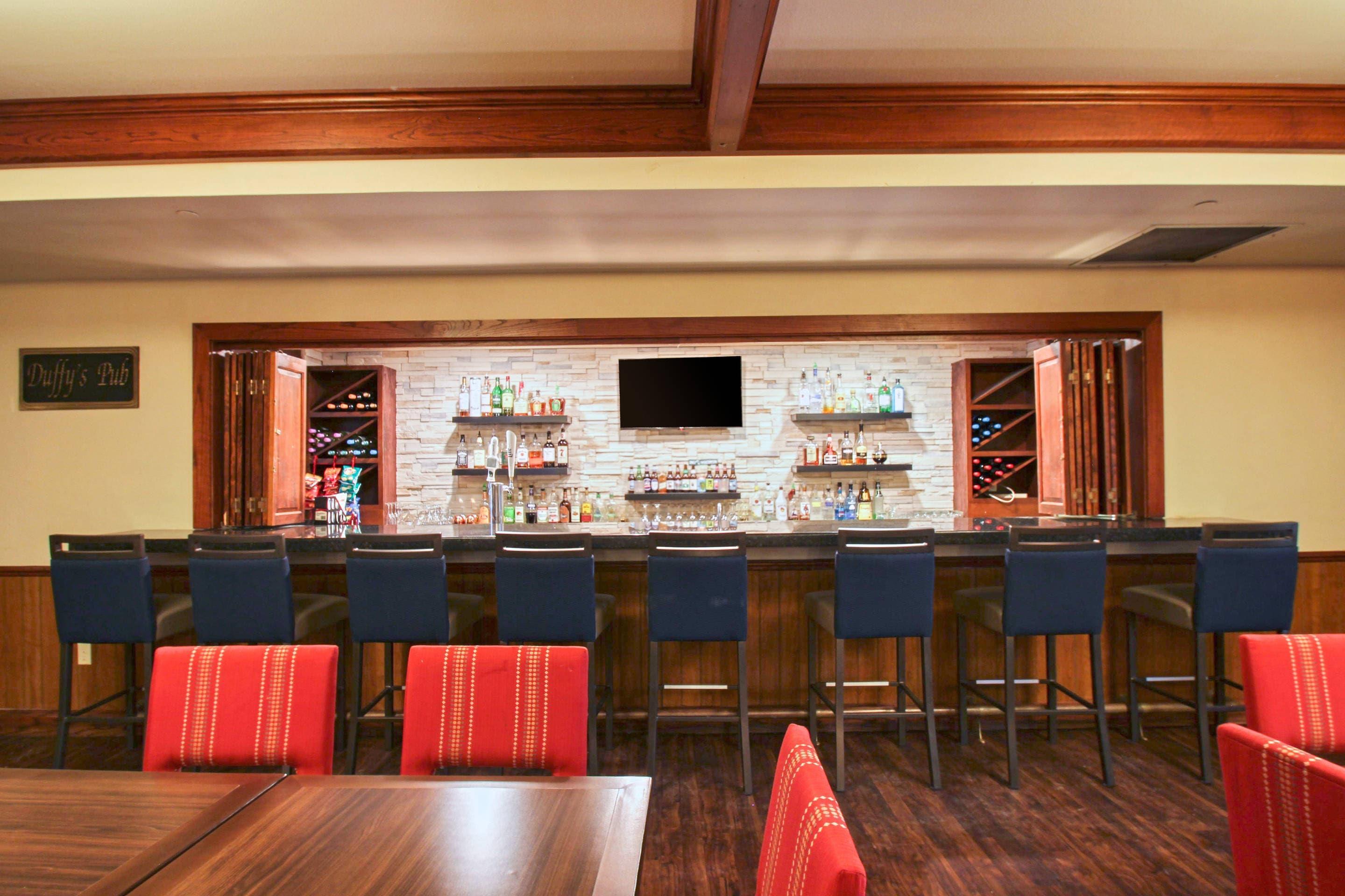 Hotel bar | Comfort Suites Milwaukee Airport