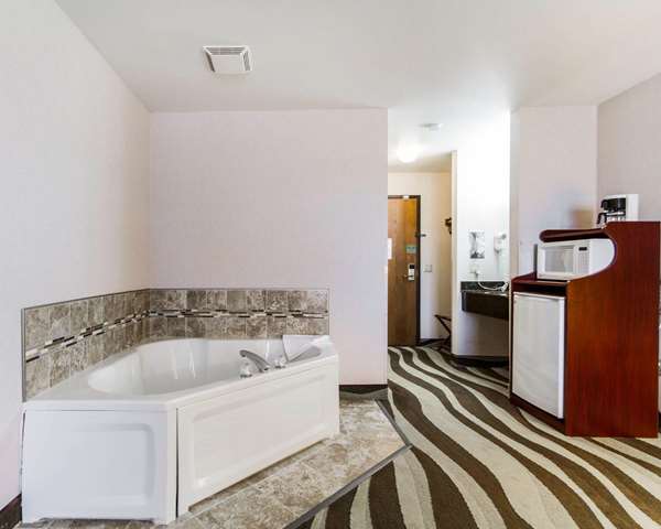 Suite - Quality Inn & Suites Stoughton