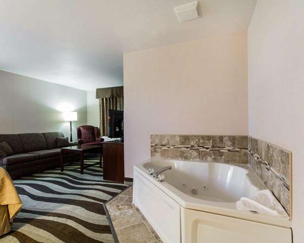 Suite - Quality Inn & Suites Stoughton