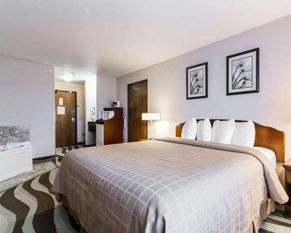 Suite - Quality Inn & Suites Stoughton