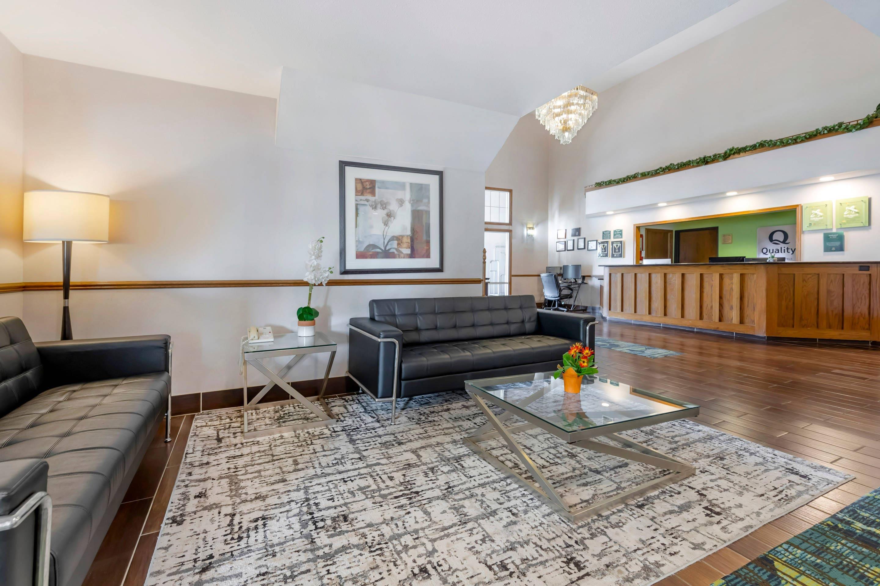 Hotel lobby | Quality Inn & Suites Stoughton - Madison South
