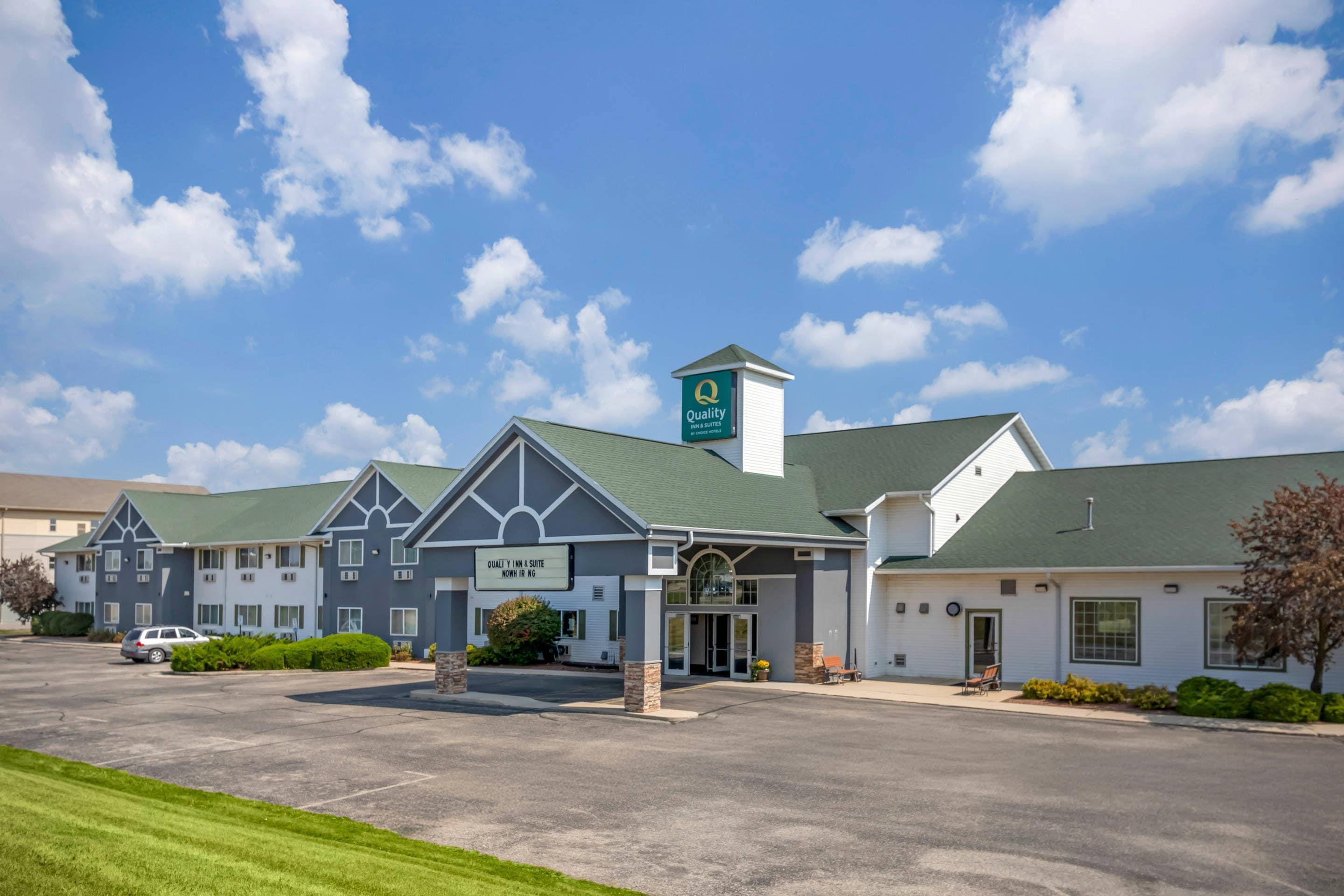 Hotel exterior | Quality Inn & Suites Stoughton - Madison South