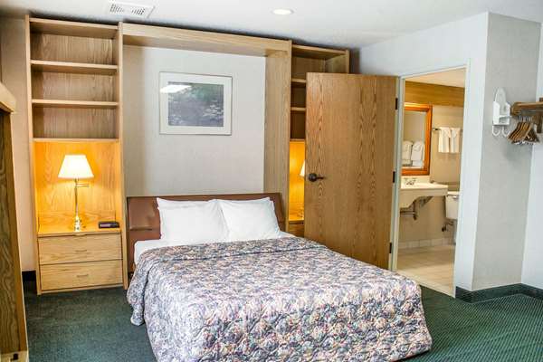 Suite - Rodeway Inn Abbotsford