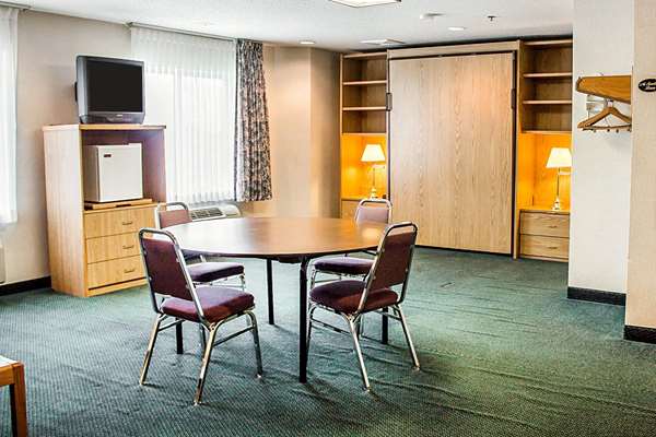 Suite - Rodeway Inn Abbotsford