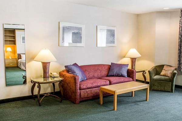 Suite - Rodeway Inn Abbotsford