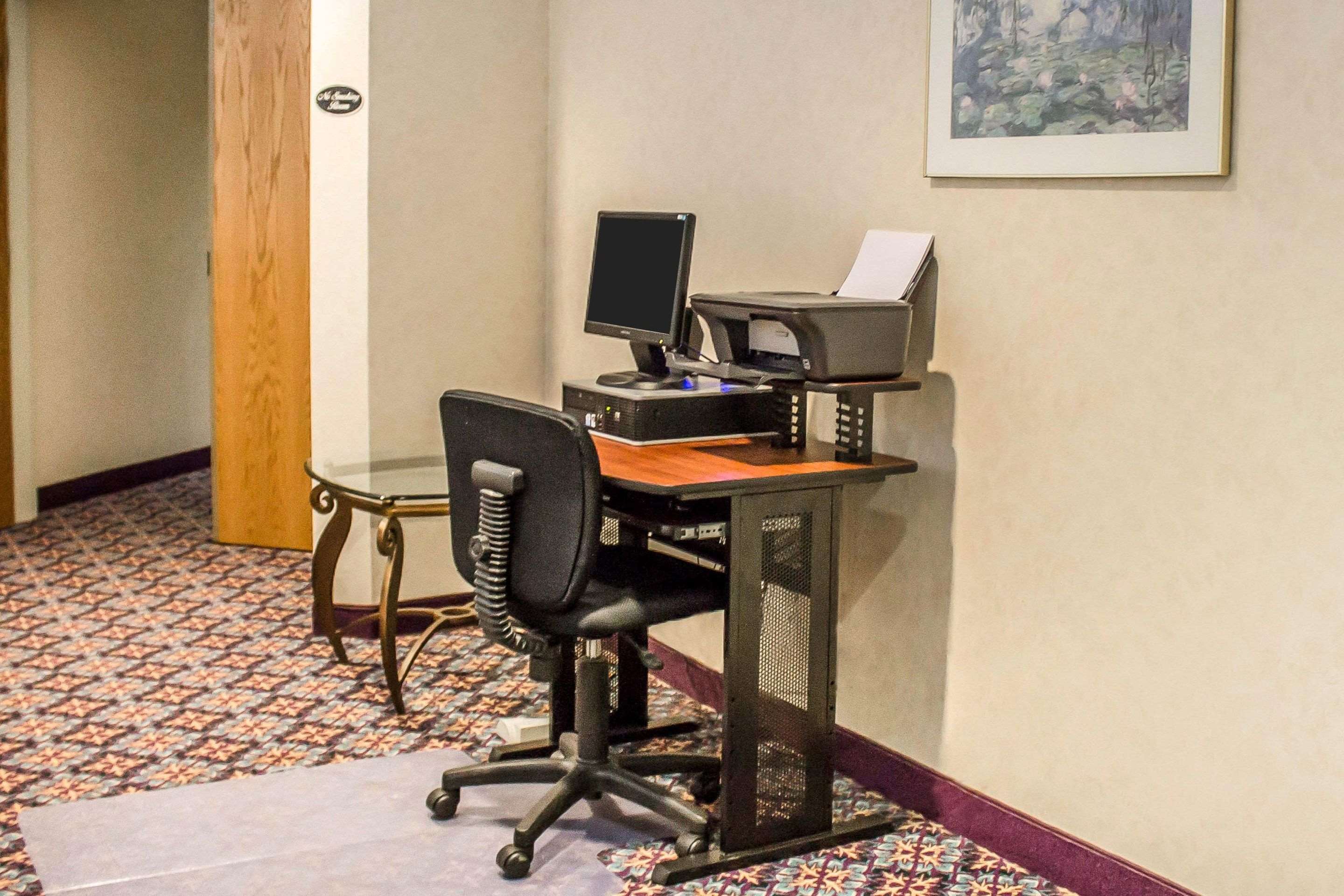 Business center | Rodeway Inn Abbotsford