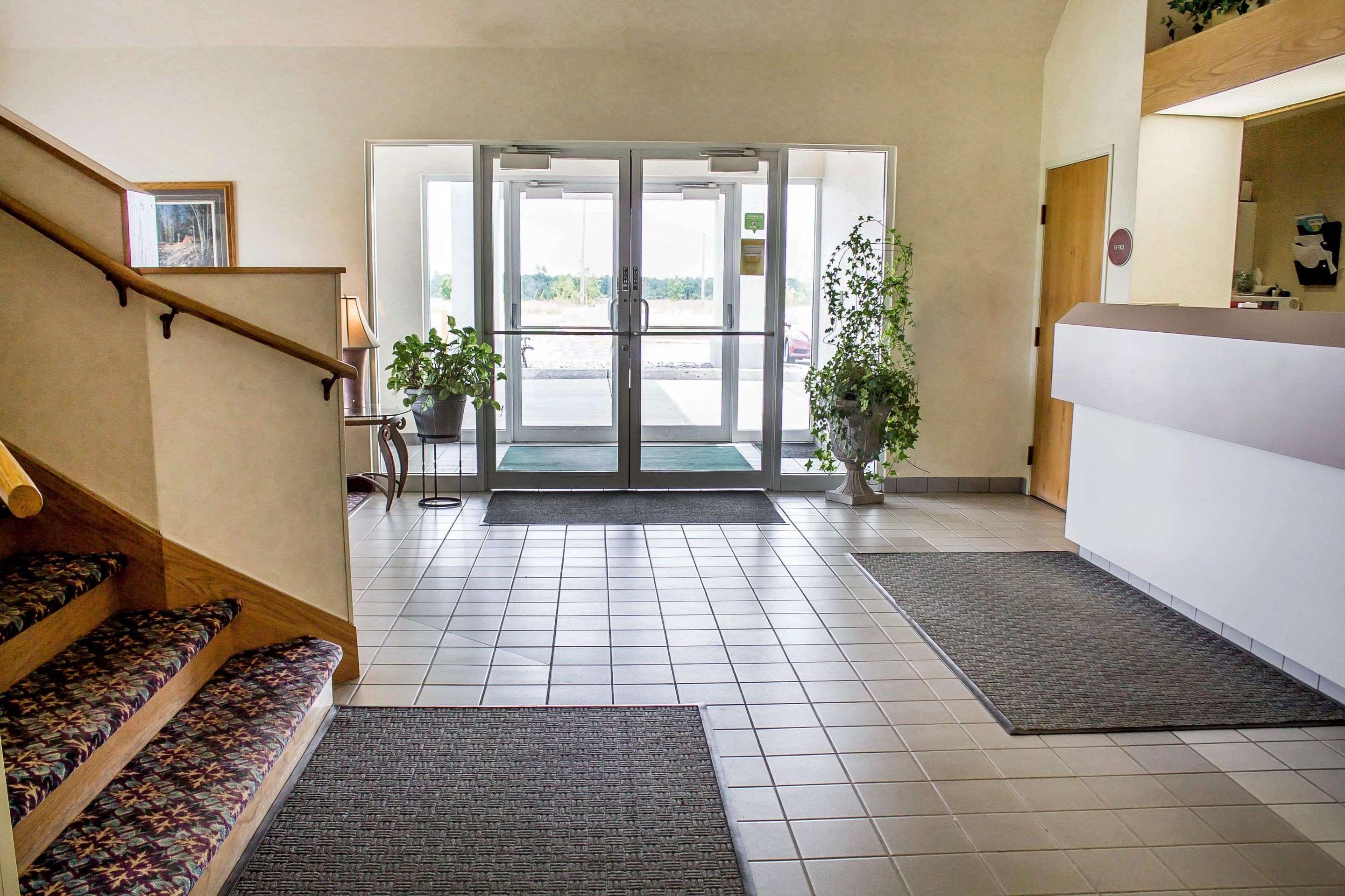 Front desk | Rodeway Inn Abbotsford