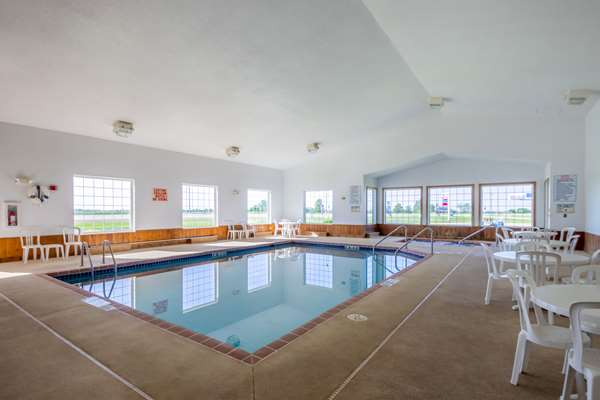Pool - Quality Inn Mineral Point