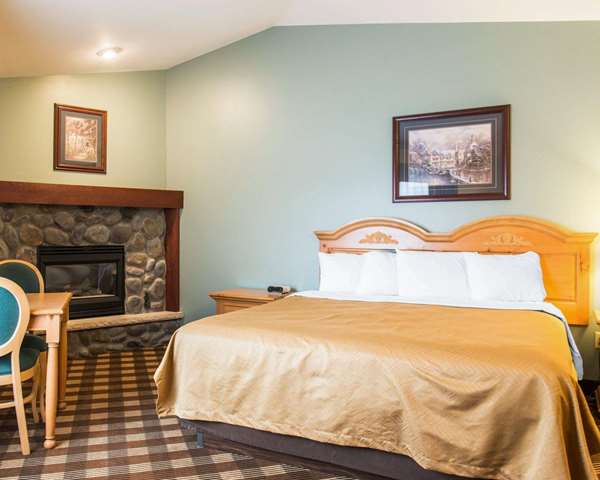  - Econo Lodge Inn & Suites Eau Claire