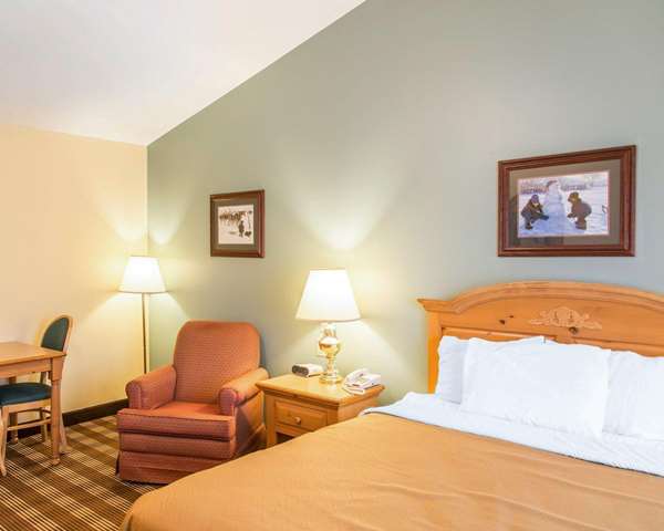  - Econo Lodge Inn & Suites Eau Claire