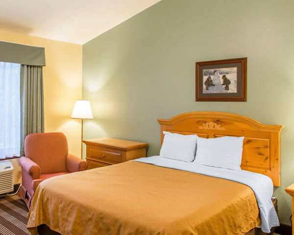 - Econo Lodge Inn & Suites Eau Claire