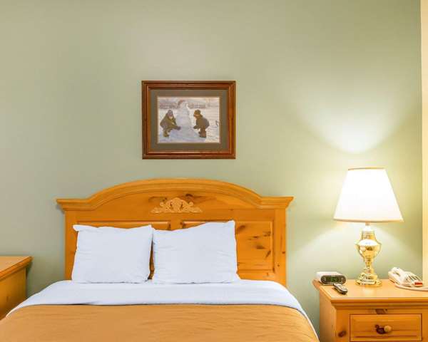  - Econo Lodge Inn & Suites Eau Claire