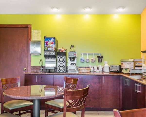 Amenities - Econo Lodge Inn & Suites Eau Claire