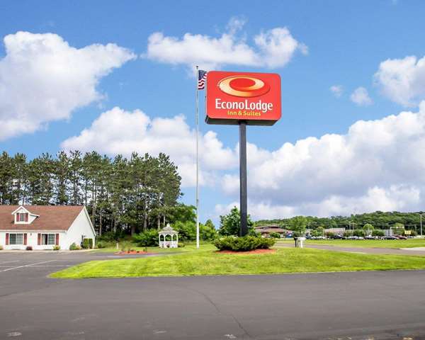 Exterior view - Econo Lodge Inn & Suites Eau Claire