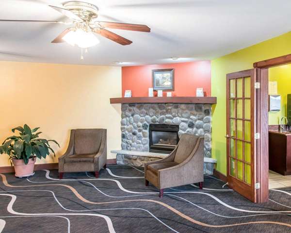  - Econo Lodge Inn & Suites Eau Claire