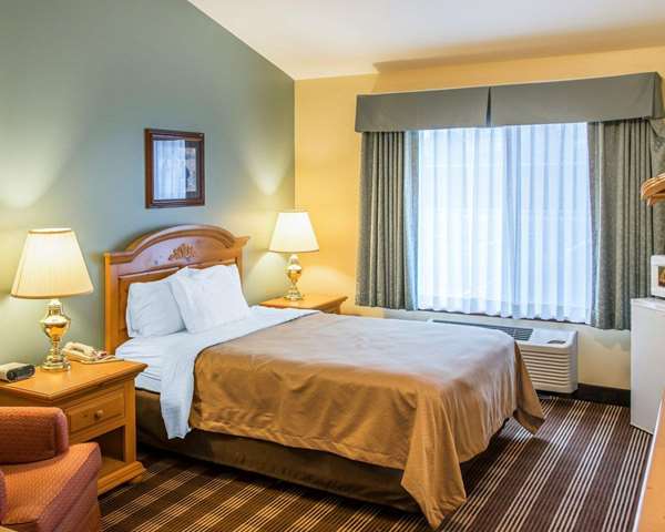  - Econo Lodge Inn & Suites Eau Claire