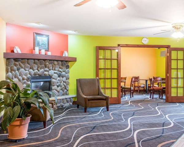 - Econo Lodge Inn & Suites Eau Claire