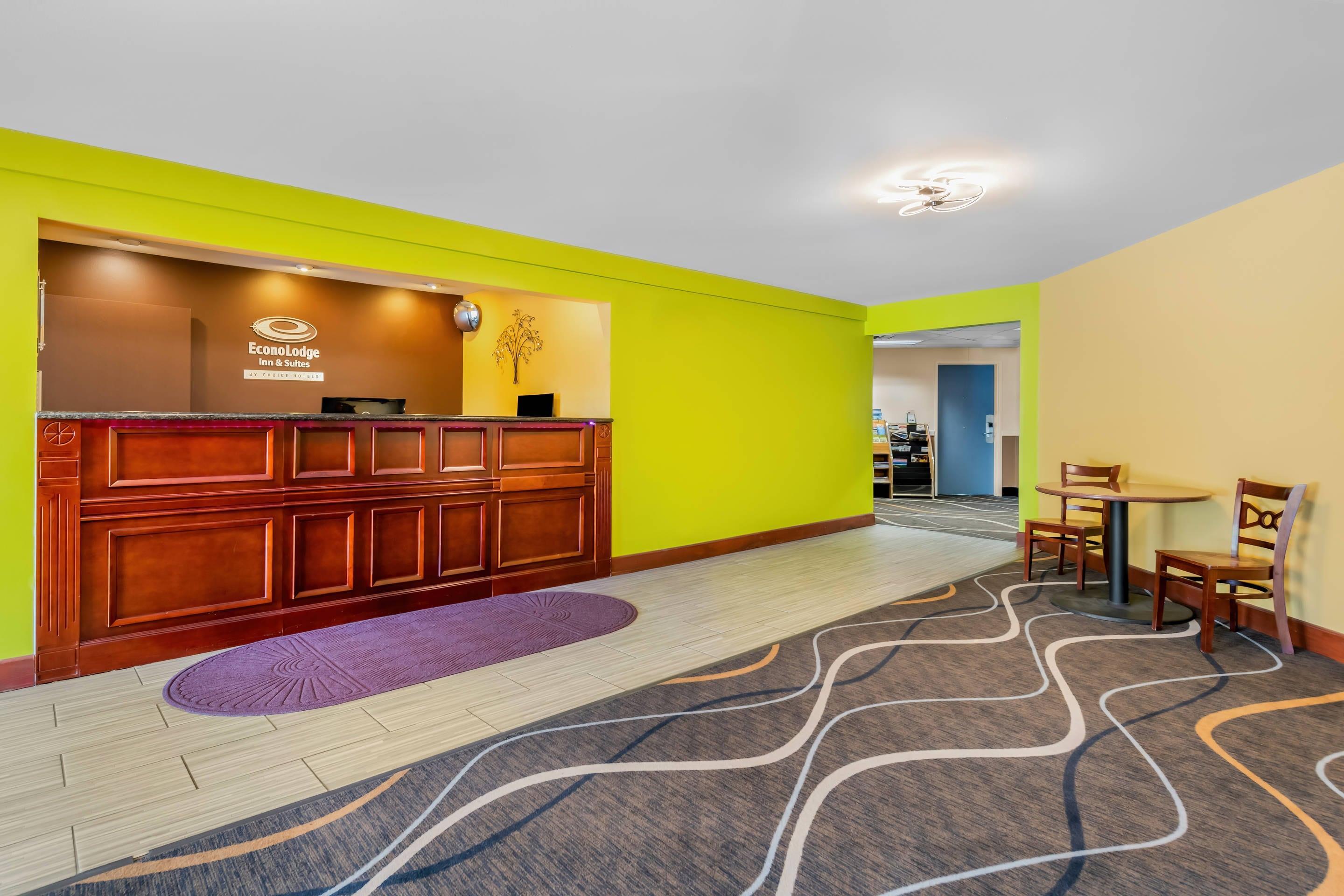 Hotel lobby | Econo Lodge Inn & Suites