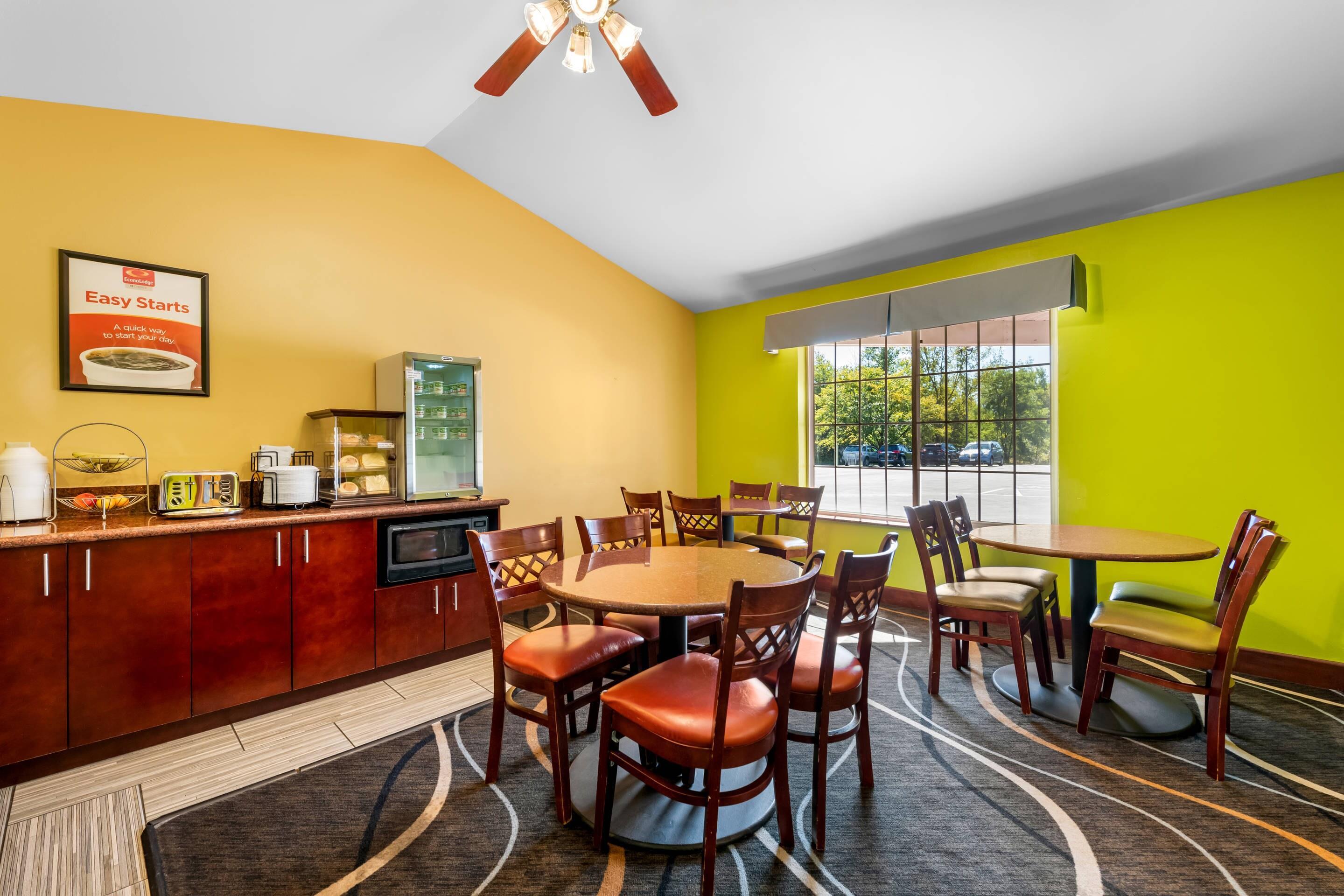 Breakfast area | Econo Lodge Inn & Suites