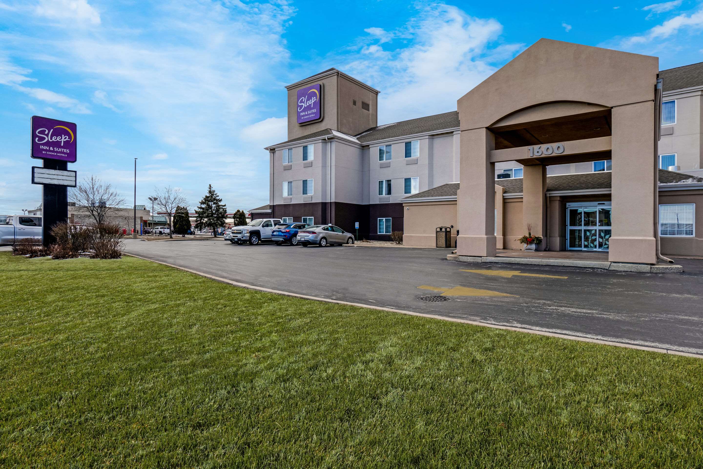 Hotel exterior | Sleep Inn & Suites Green Bay South