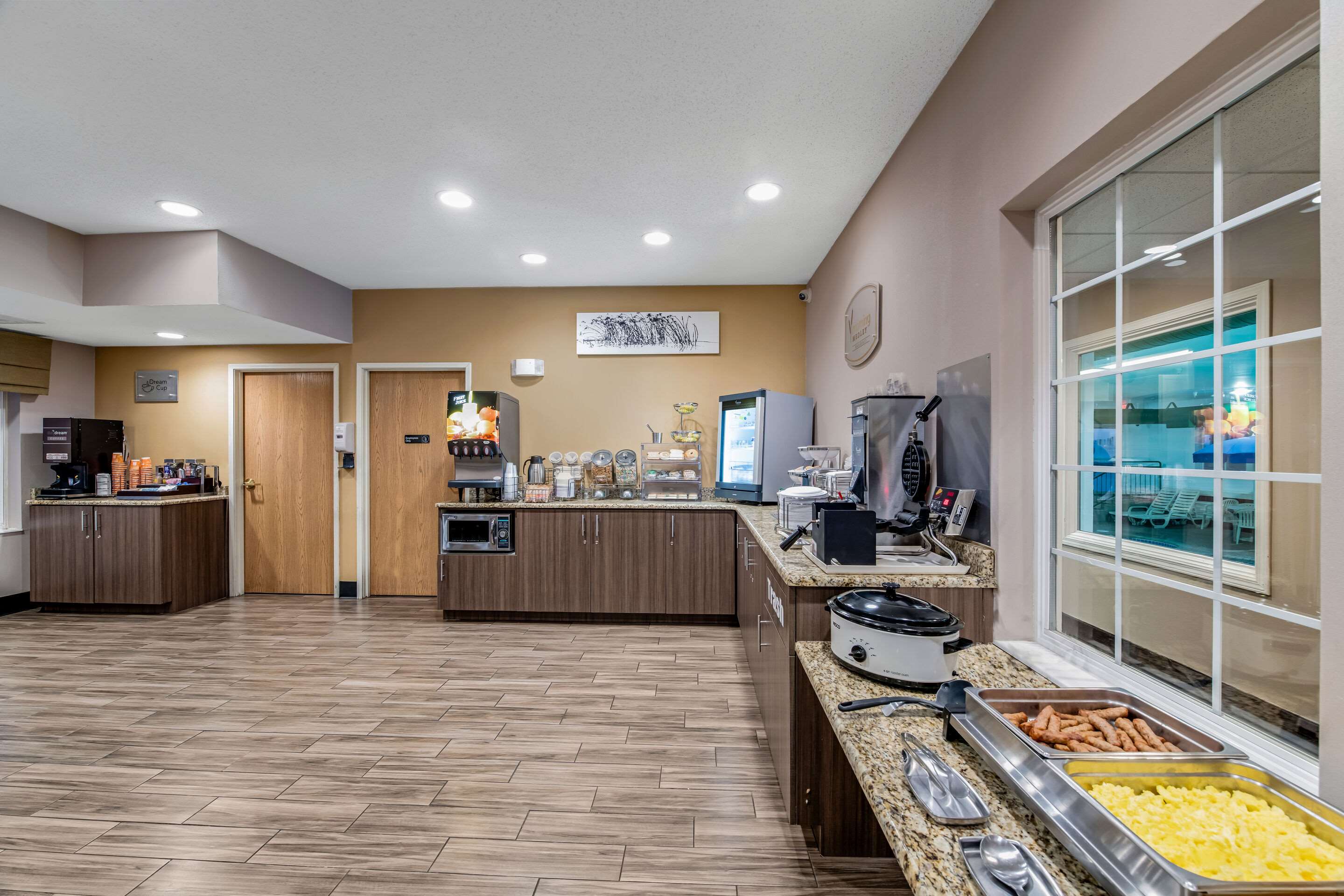 Breakfast area | Sleep Inn & Suites Green Bay South