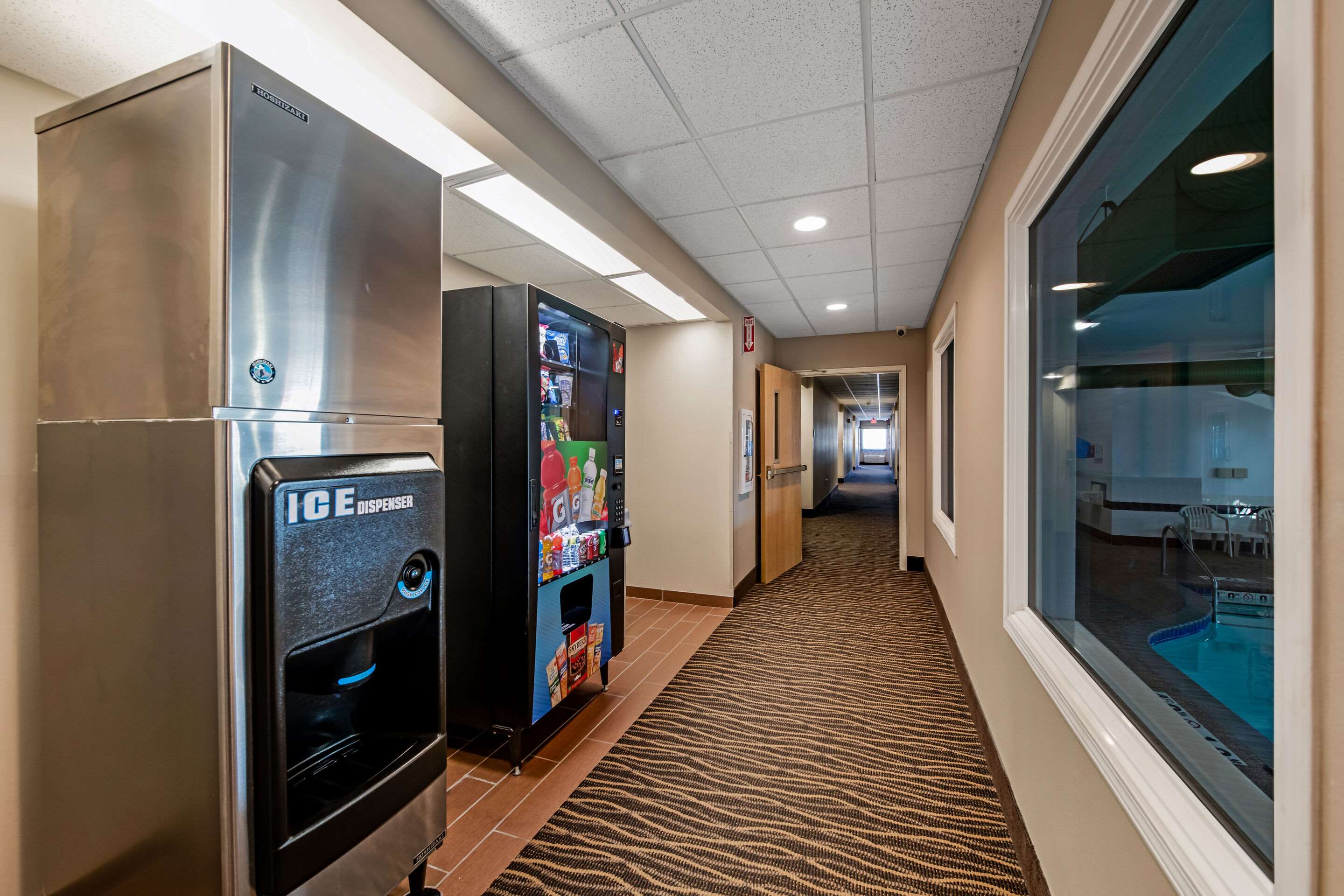 Hotel vending area | Sleep Inn & Suites Green Bay South