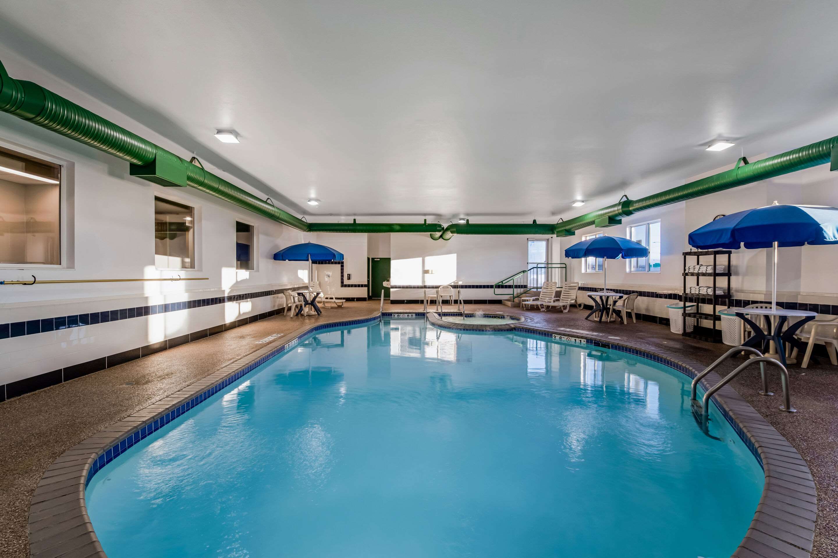Indoor pool | Sleep Inn & Suites Green Bay South