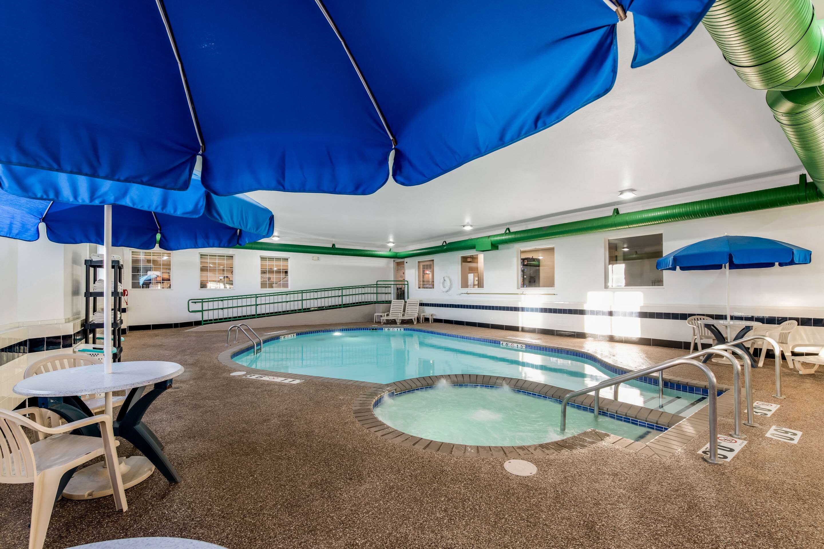 Indoor hot tub | Sleep Inn & Suites Green Bay South