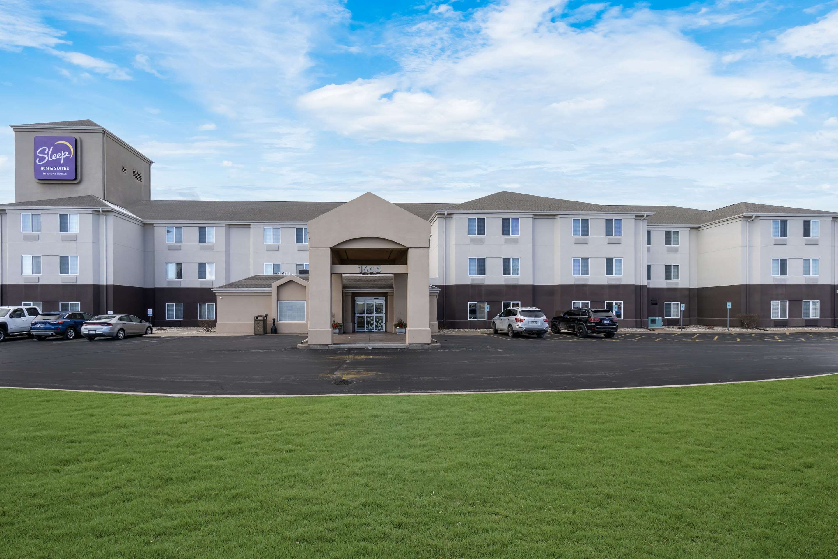 Hotel exterior | Sleep Inn & Suites Green Bay South