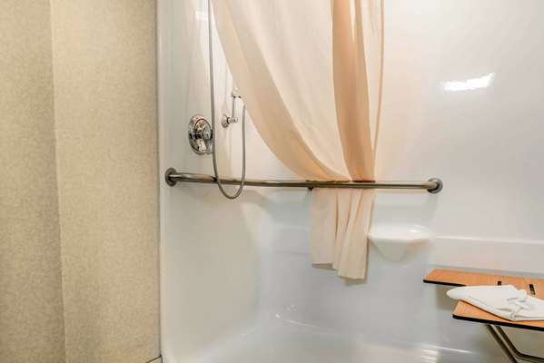  - Rodeway Inn & Suites Tomahawk