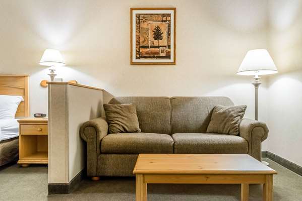  - Rodeway Inn & Suites Tomahawk