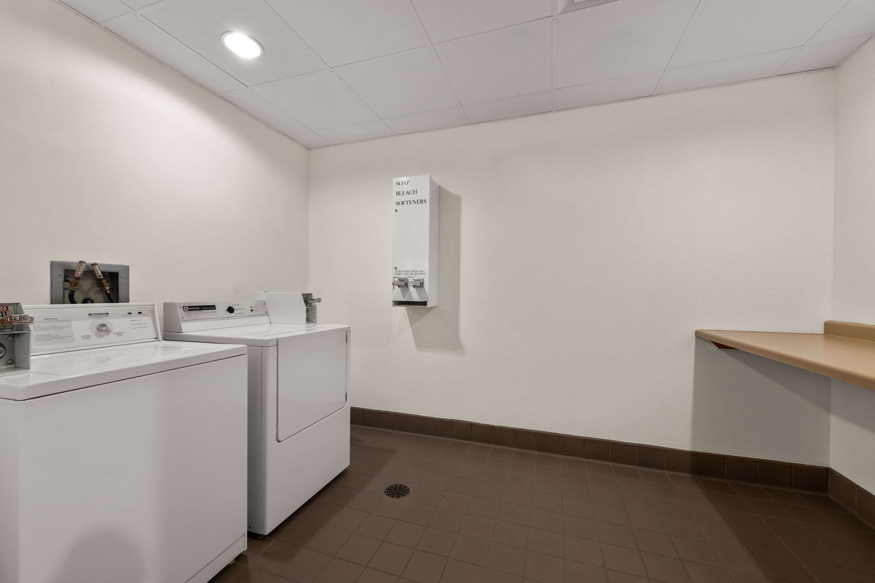 Guest laundry facilities | Rodeway Inn & Suites Tomahawk