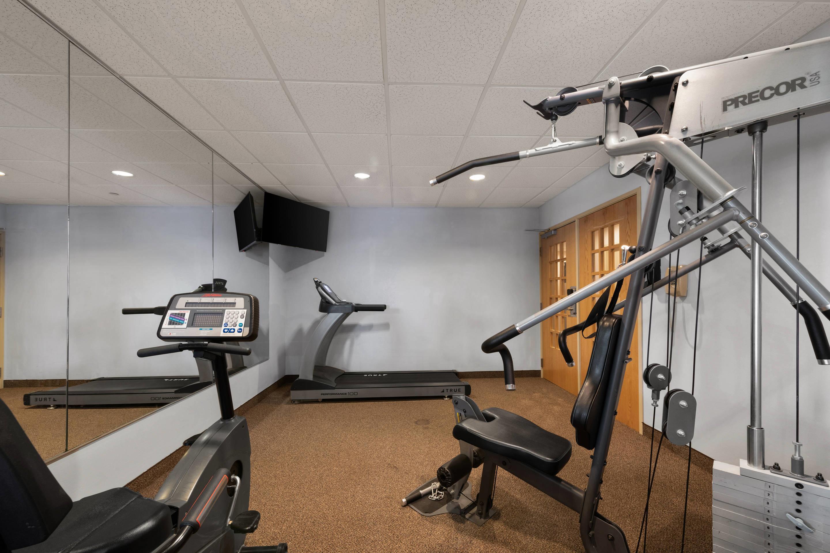 Exercise room | Rodeway Inn & Suites Tomahawk