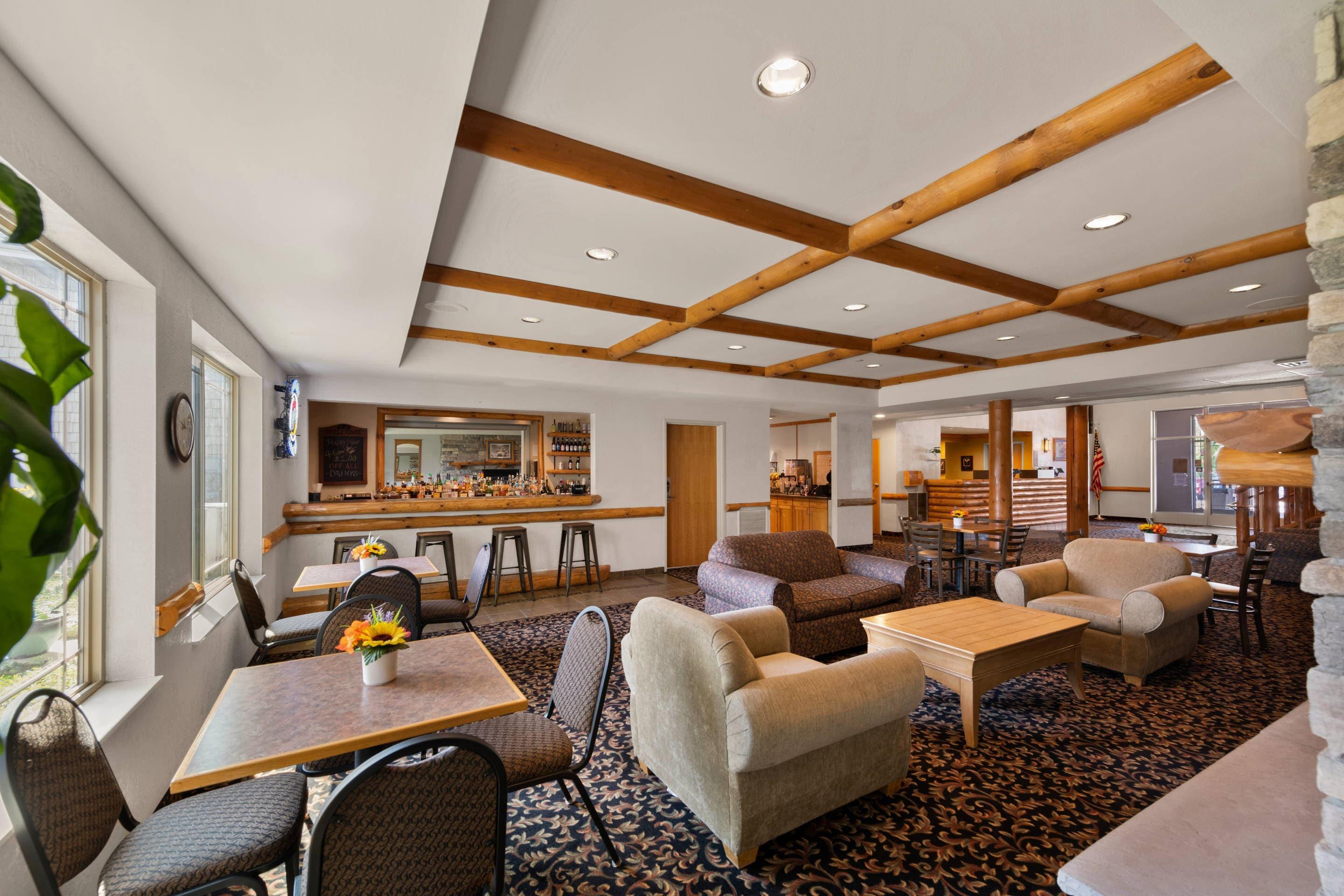 Breakfast area | Rodeway Inn & Suites Tomahawk