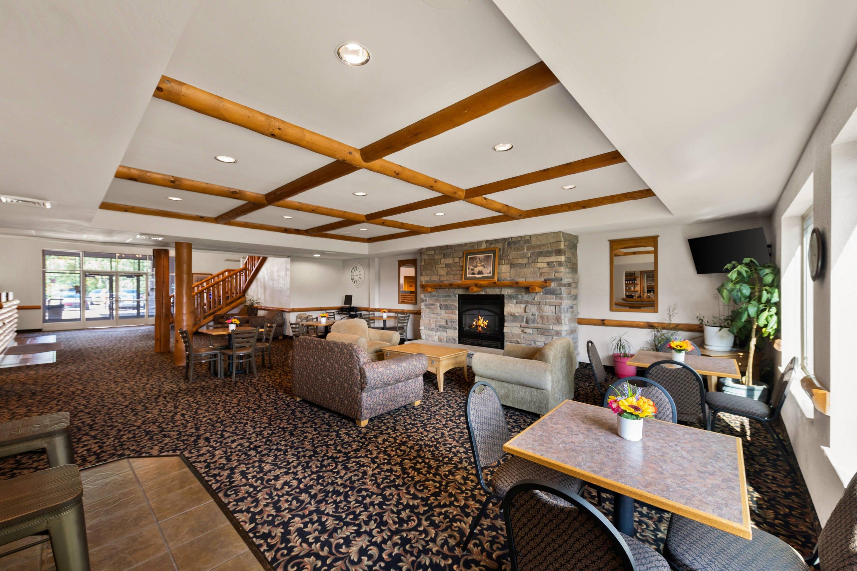 Breakfast area | Rodeway Inn & Suites Tomahawk