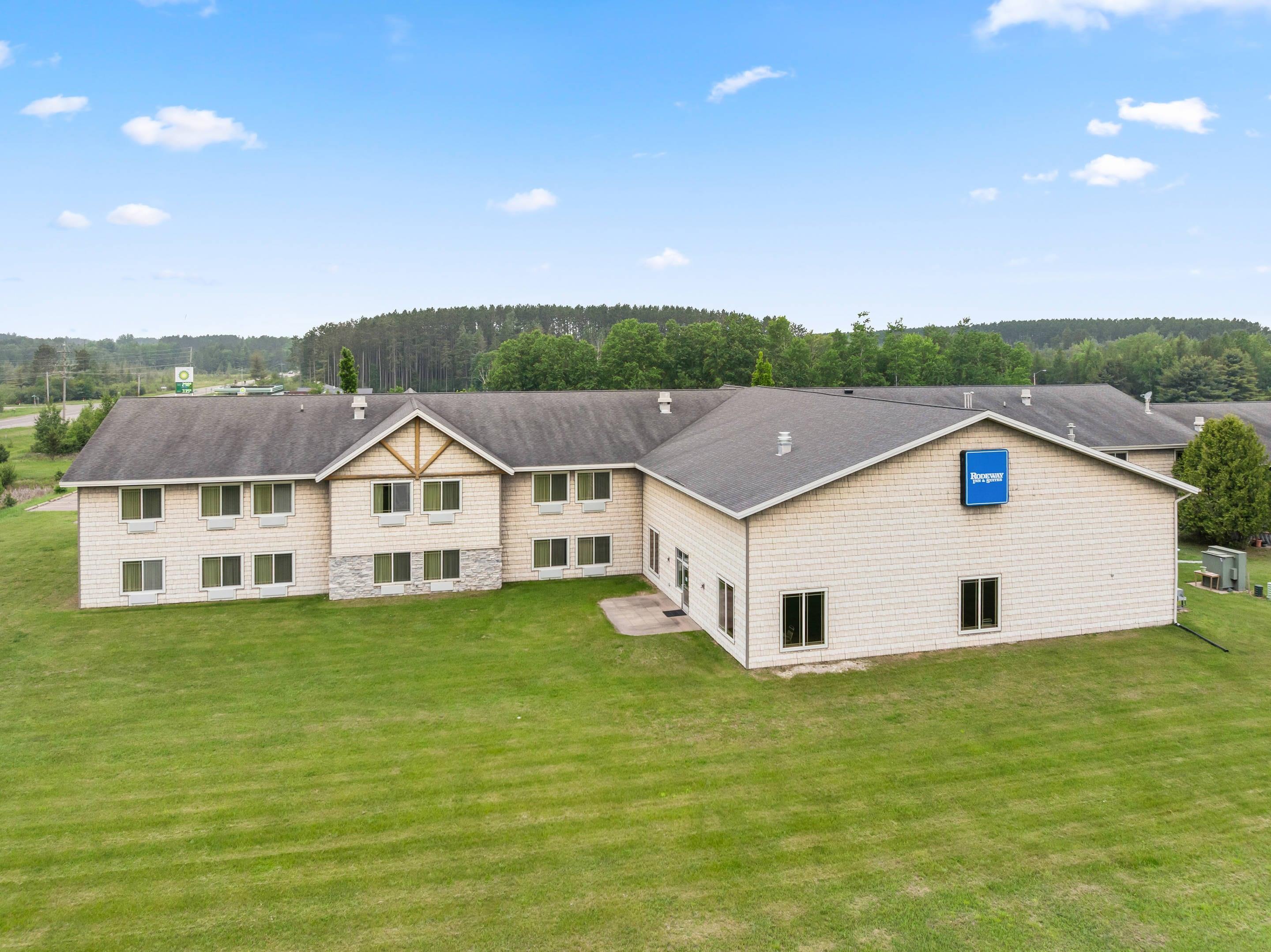 Aerial View | Rodeway Inn & Suites Tomahawk