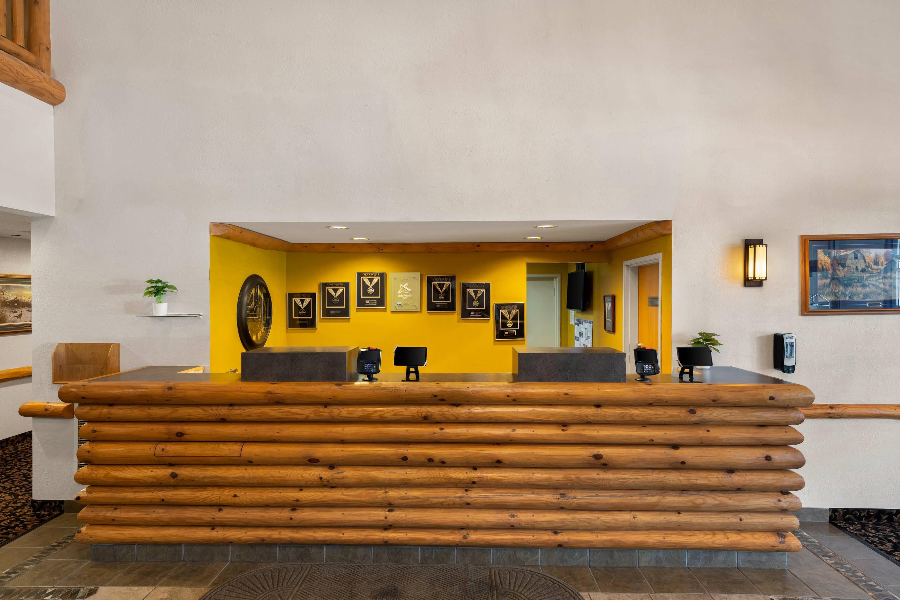 Hotel lobby | Rodeway Inn & Suites Tomahawk