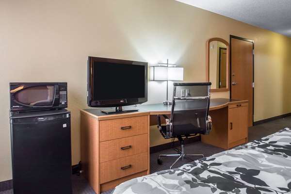  - Sleep Inn & Suites Sheboygan - I-43, Exit 120