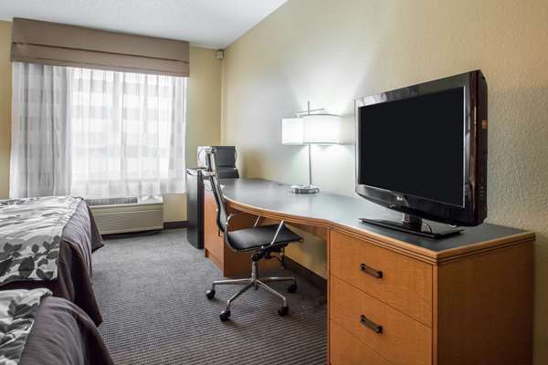  - Sleep Inn & Suites Sheboygan - I-43, Exit 120