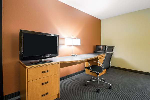 Suite - Sleep Inn & Suites Sheboygan - I-43, Exit 120