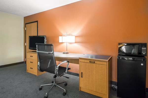Suite - Sleep Inn & Suites Sheboygan - I-43, Exit 120